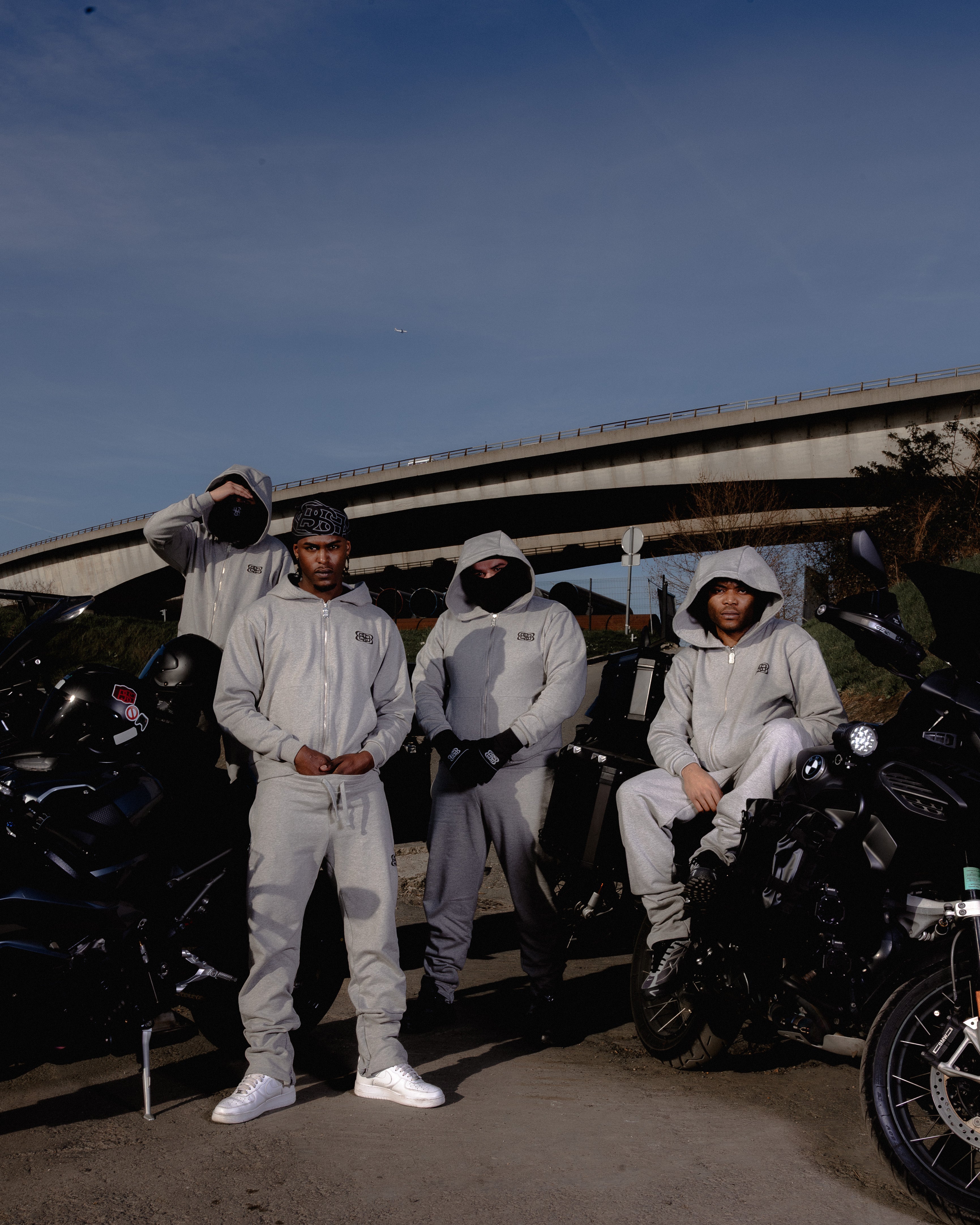 SWEAT ZIPPÉ À CAPUCHE GRIS