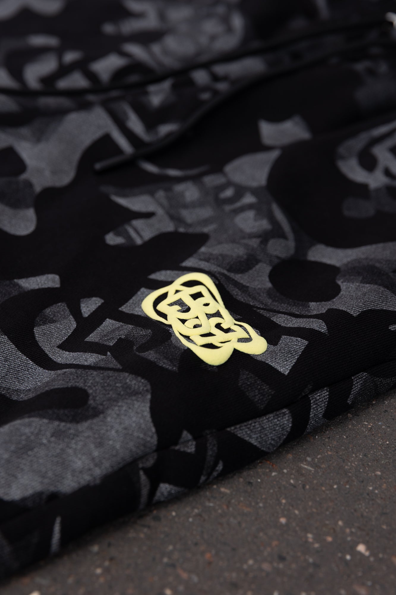 SHORT CAMO NOIR PUFF PRINT