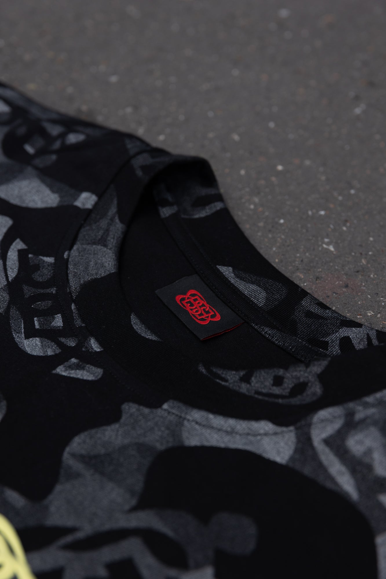 TEE SHIRT BLACK CAMO PUFF PRINT